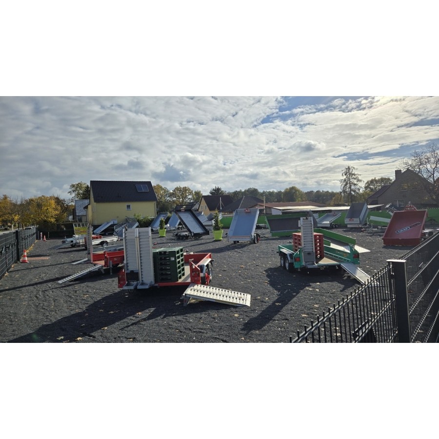 CRAFTMAX-Messezentrum-fuer-PKW-Anhaenger-Caravan-Verkaufstrailer-Baumaschinen-am-S-Bhnhof-Koenigs-Wusterhausen-2