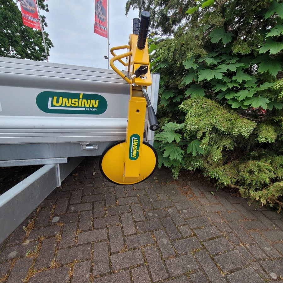 UNSINN-Radkralle-Wegfahrsperre-fuer-PKW-Anhaenger-3