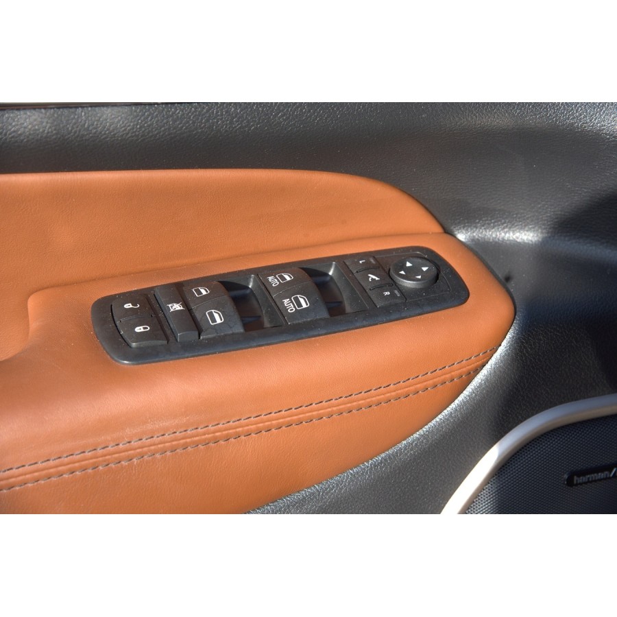 JEEP-Grand-Cherokee-Summit-11