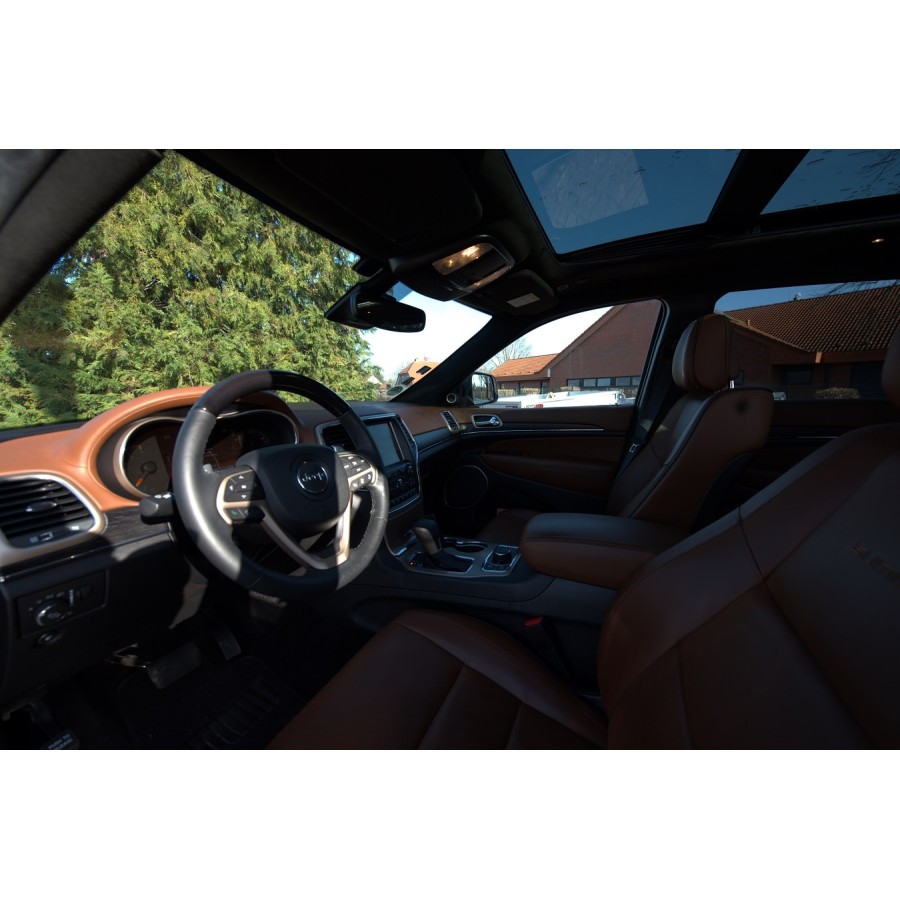 JEEP-Grand-Cherokee-Summit-16