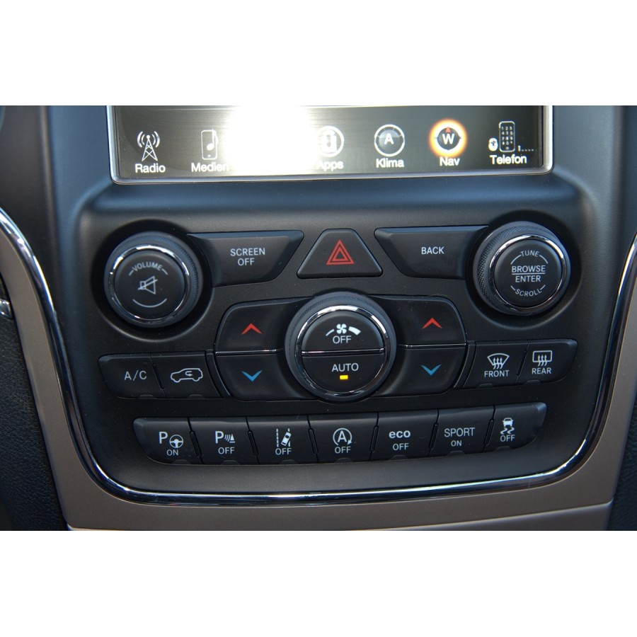 JEEP-Grand-Cherokee-Summit-28
