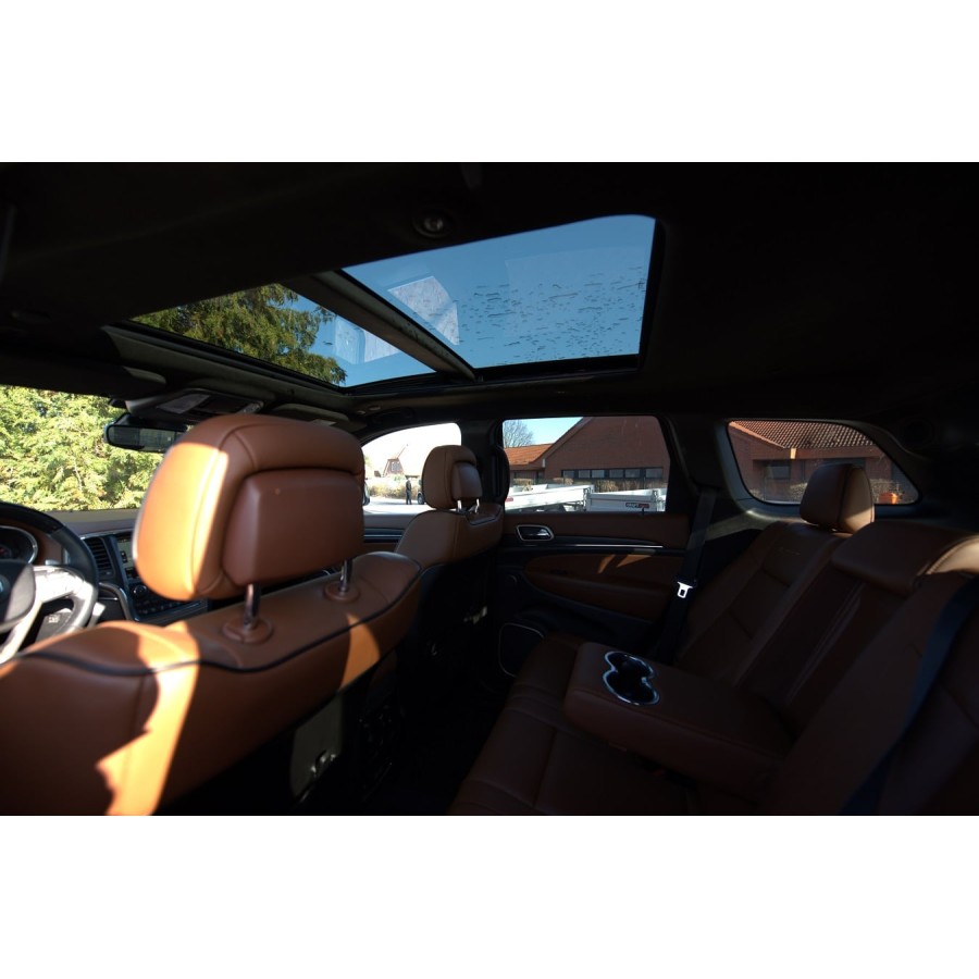 JEEP-Grand-Cherokee-Summit-46