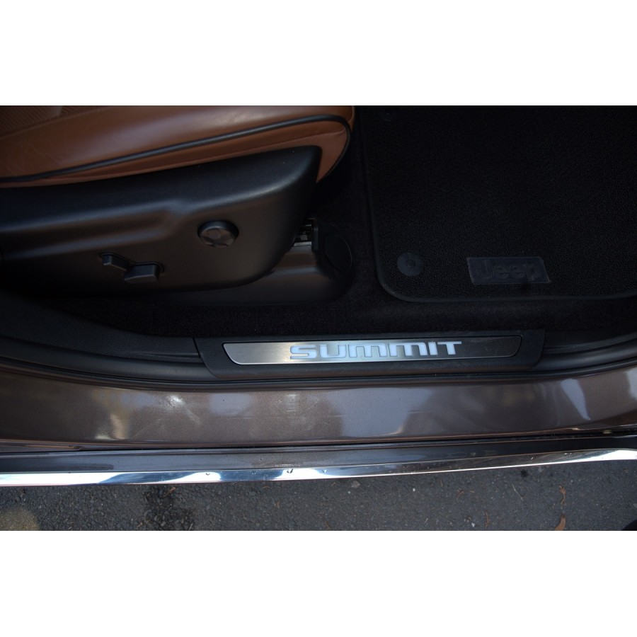 JEEP-Grand-Cherokee-Summit-56