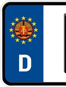 Aufkleber-auf-Nummernschild-DDR-Wappen