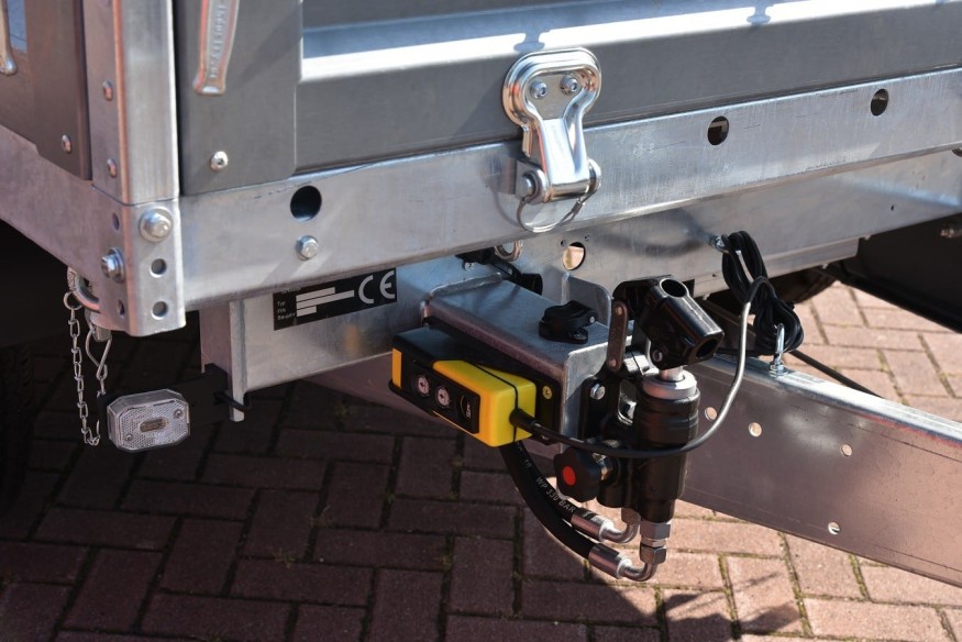 CRAFTMAX-TRIUS-3500-gebremst-mit-Pendelrueckwand-Stahl-Bordwand-Elektr-6