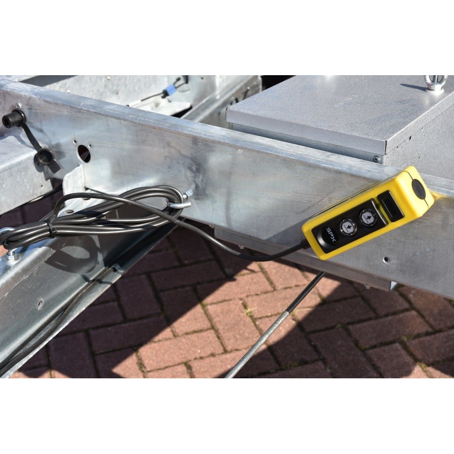 CRAFTMAX-TRIUS-3500-gebremst-mit-Pendelrueckwand-Stahl-Bordwand-Elektr-11
