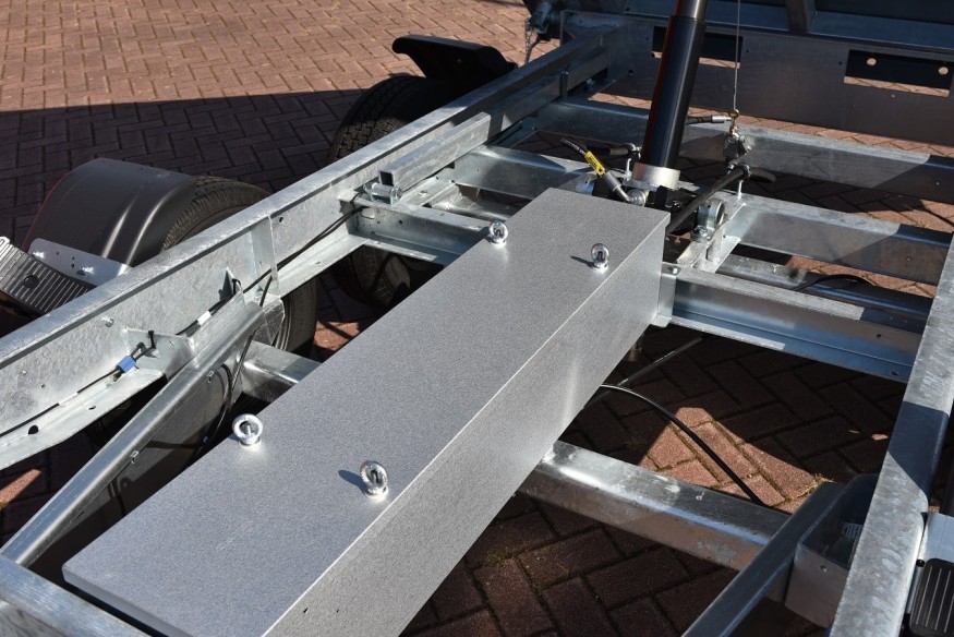 CRAFTMAX-TRIUS-3500-gebremst-mit-Pendelrueckwand-Stahl-Bordwand-Elektr-13