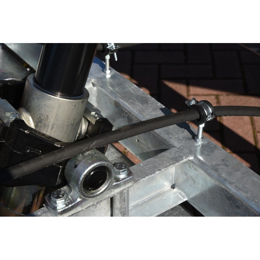 CRAFTMAX-TRIUS-3500-gebremst-mit-Pendelrueckwand-Stahl-Bordwand-Elektr-14