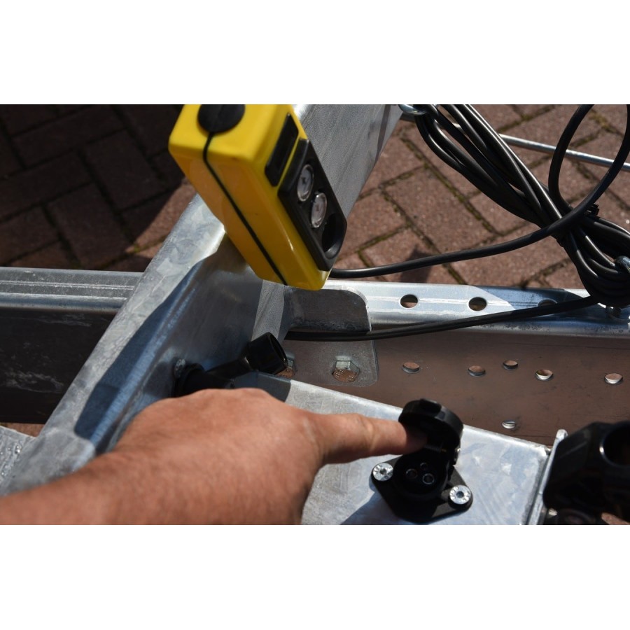 CRAFTMAX-TRIUS-3500-gebremst-mit-Pendelrueckwand-Stahl-Bordwand-Elektr-19
