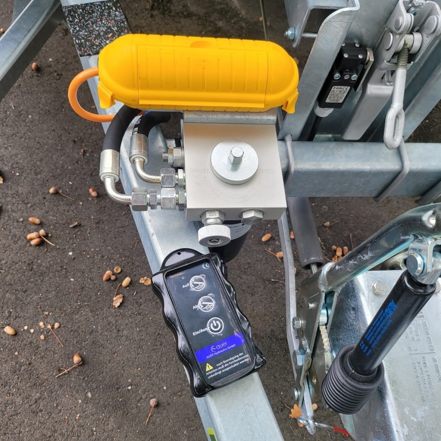 VARIOSTAR-3500-absenkbare-Pritsche-Seitenkipper-4.26x2.04x0.35m-Rampe-ALU-Bordwaende-Auffahrklappe-Funkfernbedienung-13