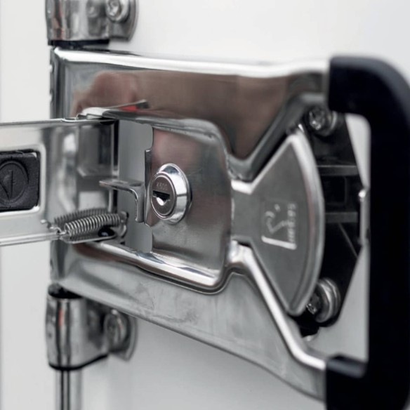 STEMA-S-Box-Thermo-Sandwich-Aufbau-mit-GFK-Oberschicht-100kmh-6