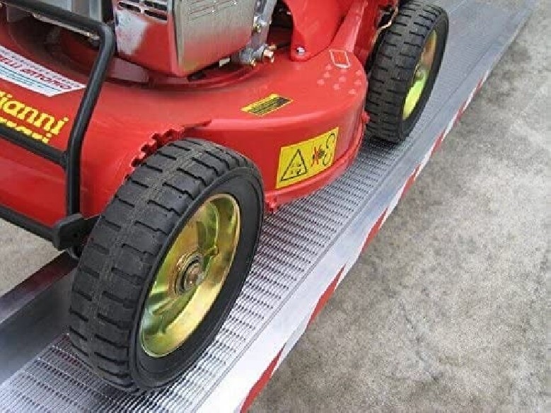 ALU-Verladeschine-mit-Rand-2m-750Kg-3