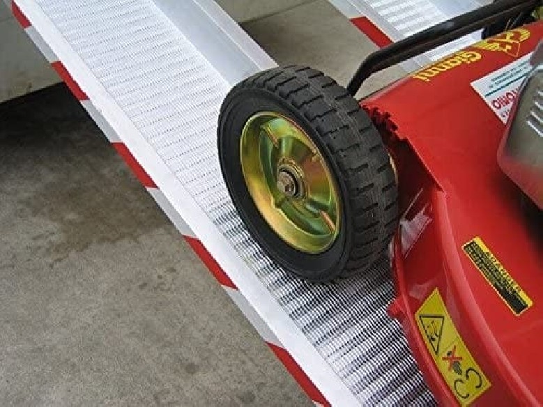 ALU-Verladeschine-mit-Rand-2m-750Kg-4