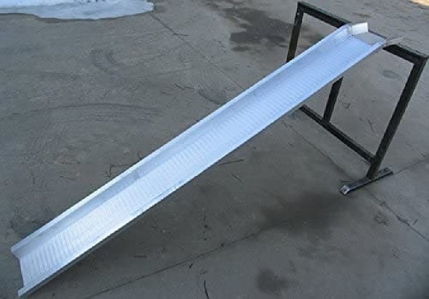 ALU-Verladeschine-mit-Rand-2m-750Kg-5