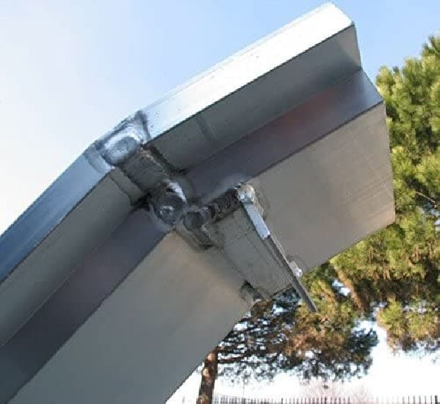 ALU-Verladeschine-mit-Rand-2m-750Kg-6