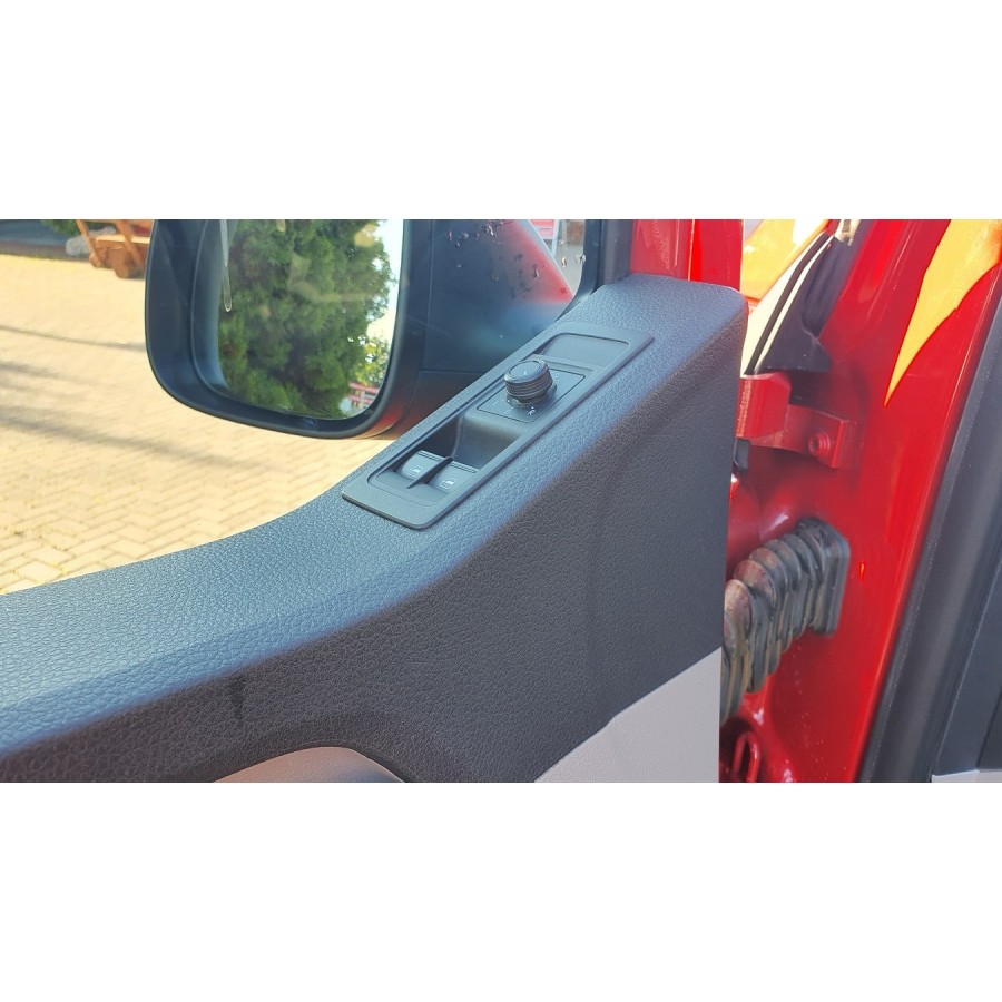 VW-Transporter-T6-Kasten-Fluegeltueren-rot-8