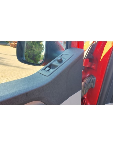 VW-Transporter-T6-Kasten-Fluegeltueren-rot-8