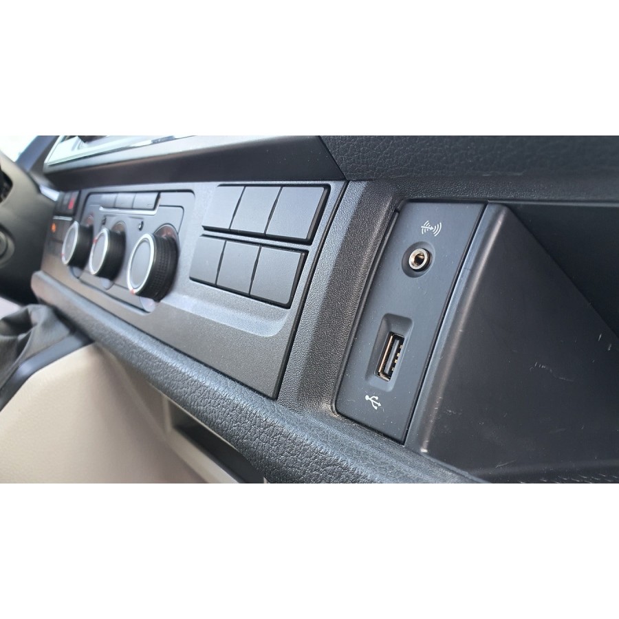 VW-Transporter-T6-Kasten-Fluegeltueren-rot-12