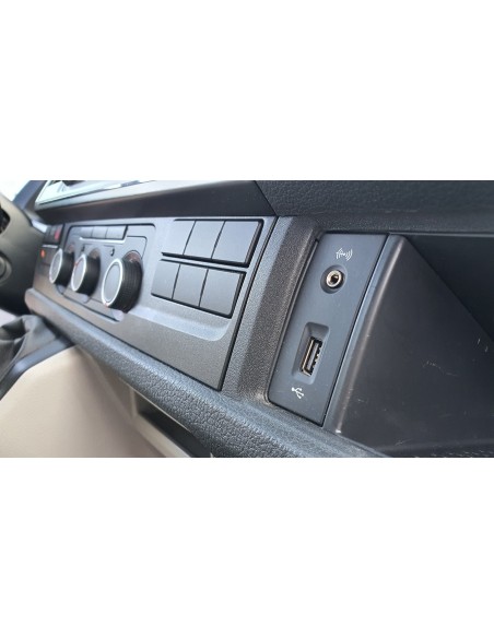VW-Transporter-T6-Kasten-Fluegeltueren-rot-12
