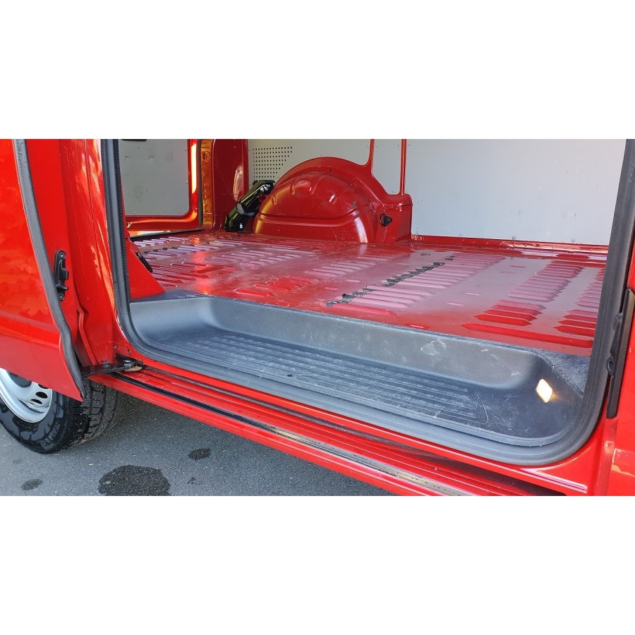 VW-Transporter-T6-Kasten-Fluegeltueren-rot-14