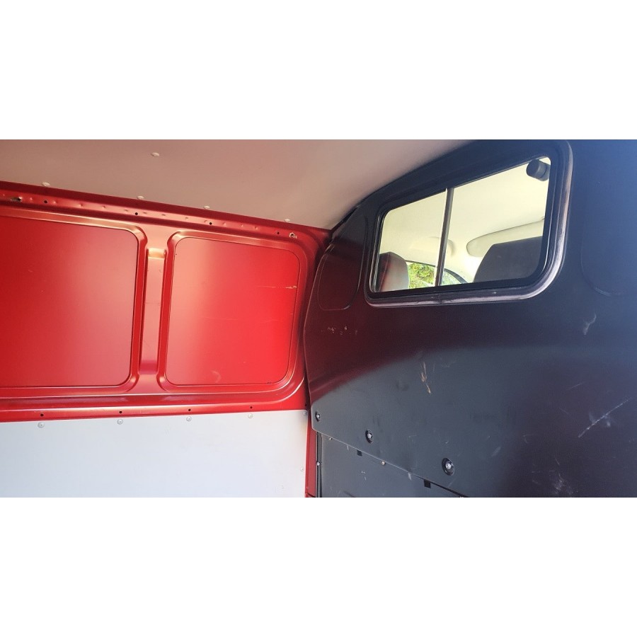 VW-Transporter-T6-Kasten-Fluegeltueren-rot-15