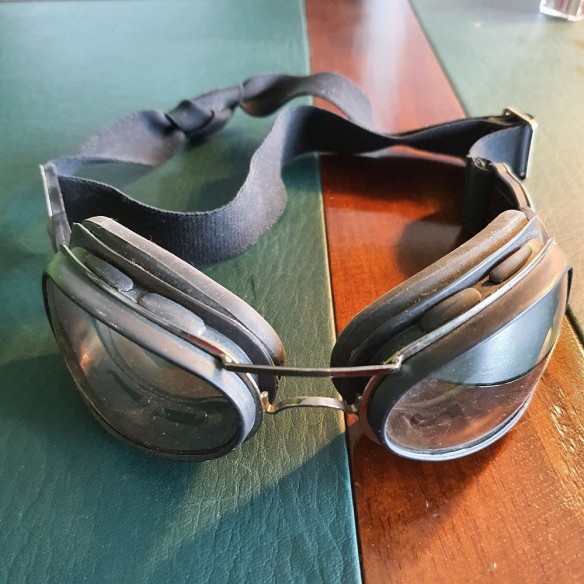 Metall-Spiegelglasbrille-mit-Gummiabdichtung-2