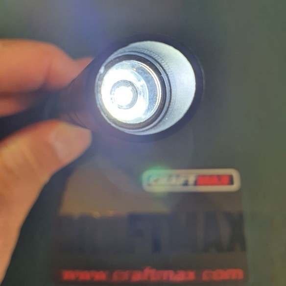 CRAFTMAX-light-defender-Kubotan-scharfe-Spitze-LED-Taschenlampe-2