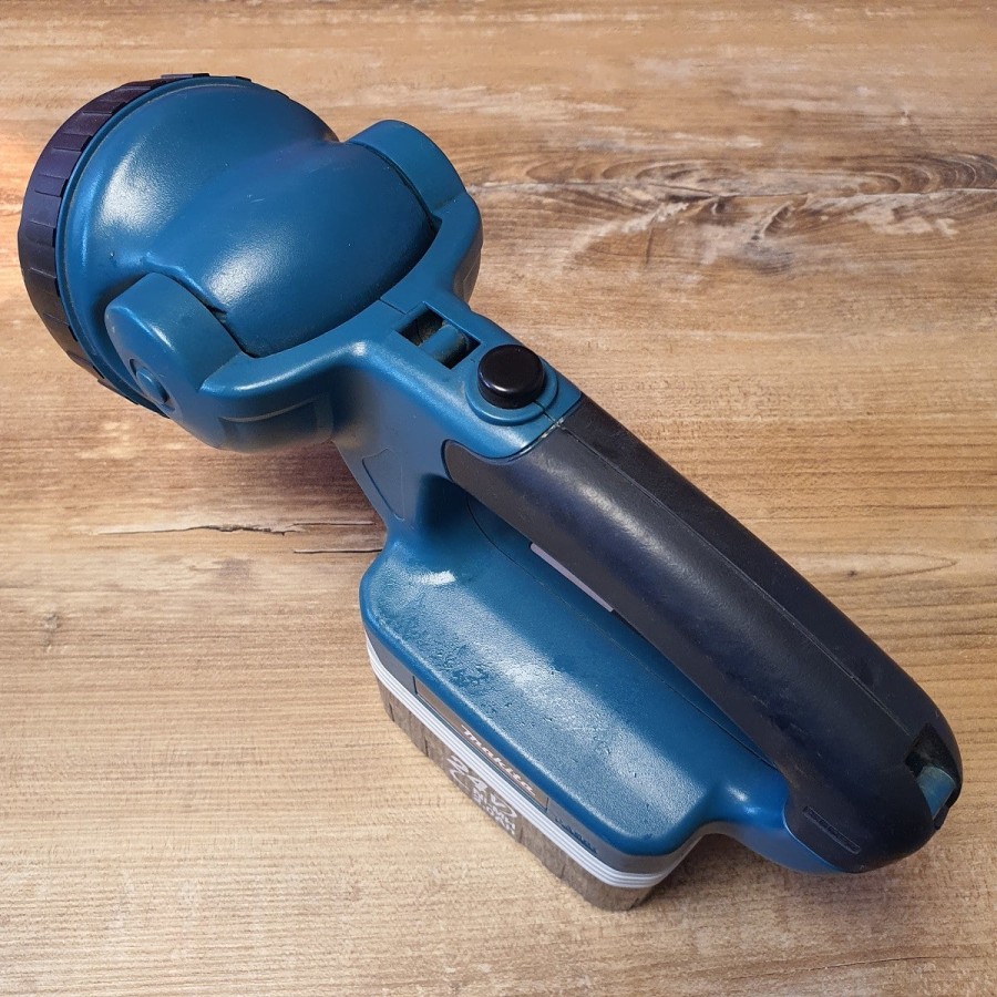 MAKITA-BLM-240-Taschenlampe-24V-Akku-Ladegeraet-3