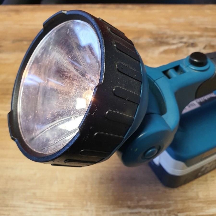MAKITA-BLM-240-Taschenlampe-24V-Akku-Ladegeraet-4