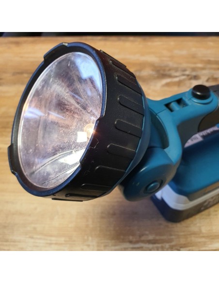 MAKITA-BLM-240-Taschenlampe-24V-Akku-Ladegeraet-4