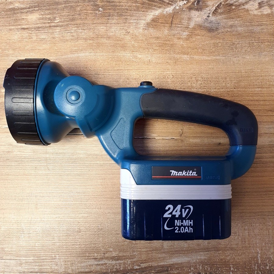 MAKITA-BLM-240-Taschenlampe-24V-Akku-Ladegeraet-6