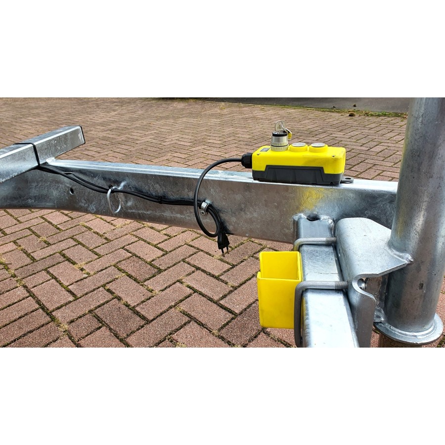 UNSINN-UHK-2627-13-1500-Heckkipper-2.600-Kg-E-Hydraulik-Alu-Bordwand-55er-Bordwandaufsatz-Pendelklappe-3