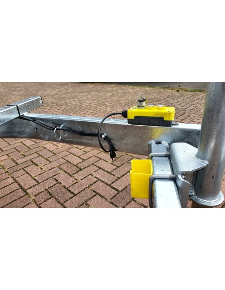 UNSINN-UHK-2627-13-1500-Heckkipper-2.600-Kg-E-Hydraulik-Alu-Bordwand-55er-Bordwandaufsatz-Pendelklappe-3