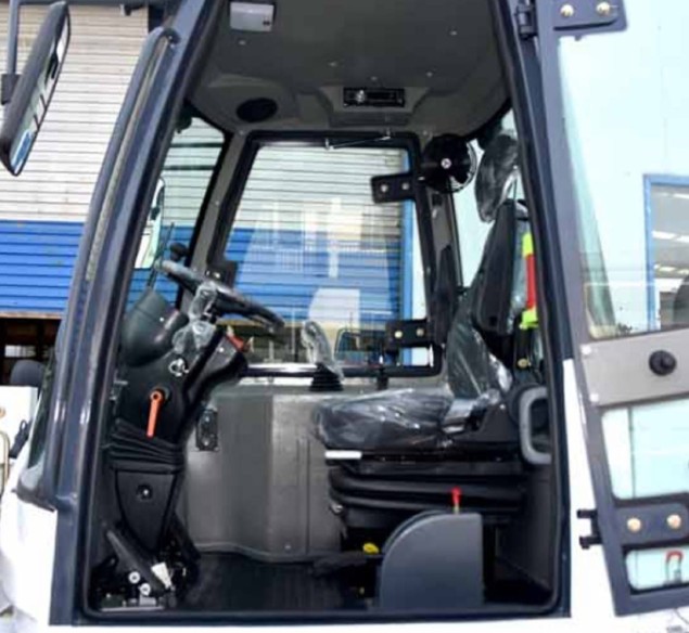 CRAFTMAX-roughTerrainForkLift-CMR3OY-Gabelstapler-fuer-schweres-Gelaende-Hubkraft-3to.-Hubhoehe-3m-40KW-Diesel-2