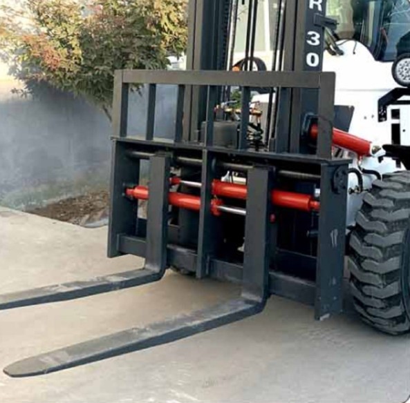 CRAFTMAX-roughTerrainForkLift-CMR3OY-Gabelstapler-fuer-schweres-Gelaende-Hubkraft-3to.-Hubhoehe-3m-40KW-Diesel-4