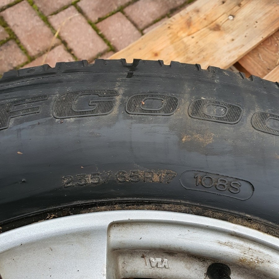 4-Winterkomplettraeder-ALU-Felge-8JX17-H2-BF-GOODRICH-23565R17-3