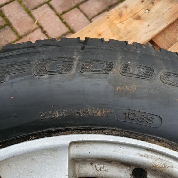 4-Winterkomplettraeder-ALU-Felge-8JX17-H2-BF-GOODRICH-23565R17-3