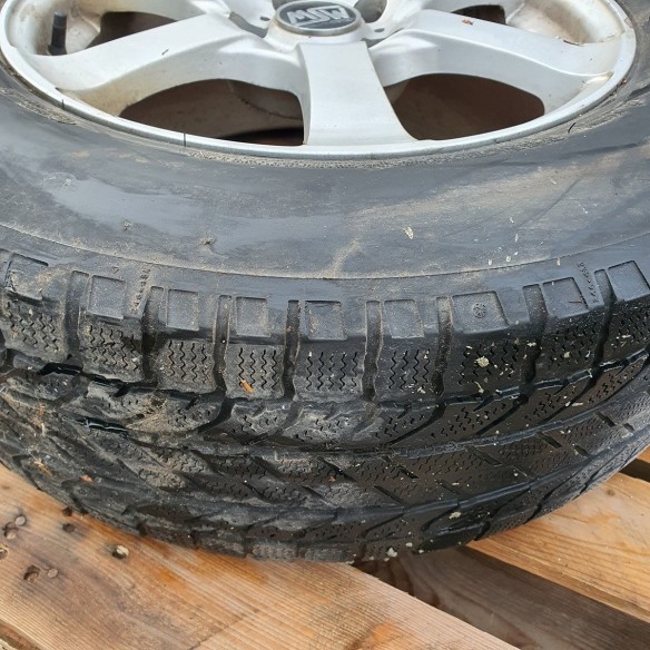 4-Winterkomplettraeder-ALU-Felge-8JX17-H2-BF-GOODRICH-23565R17-5