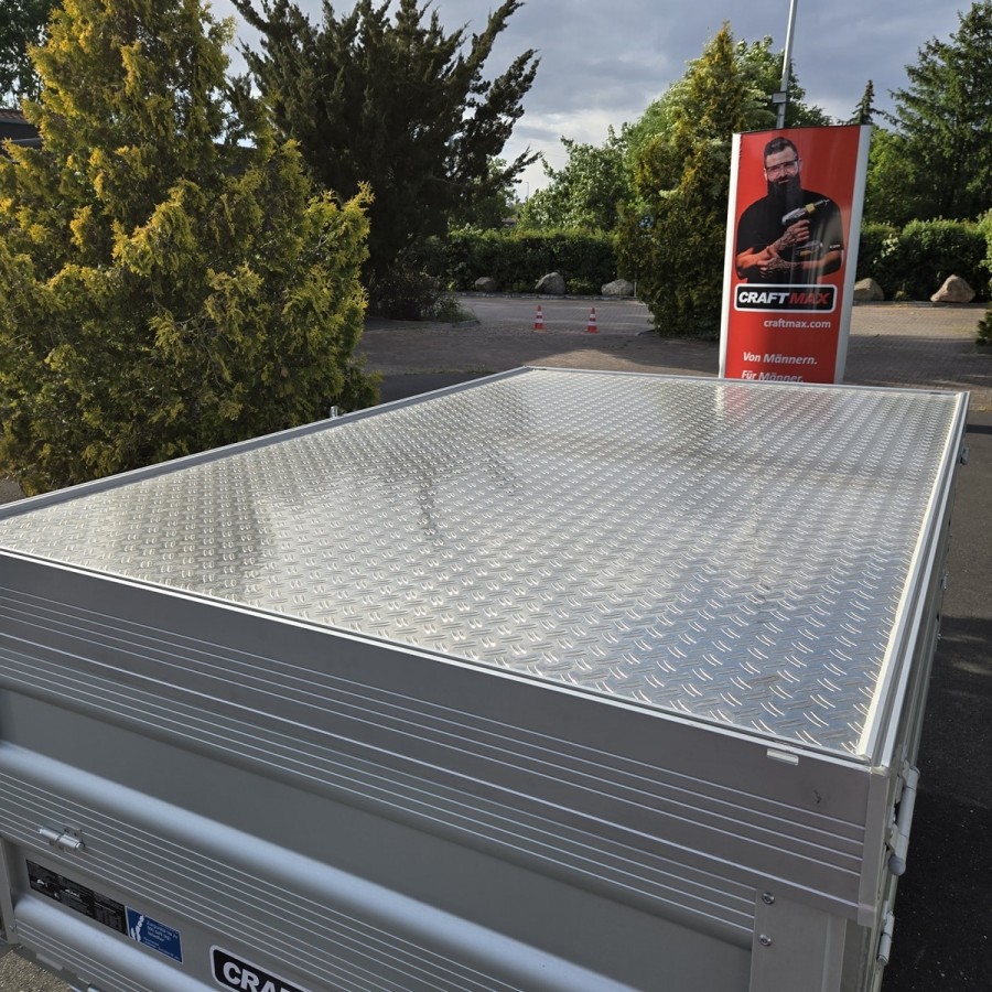 CRAFTMAX-ALU-Pritsche-mit-montiertem-Bordwandaufsatz-und-Alu-Deckel-ALU-Felgen-100kmh-9