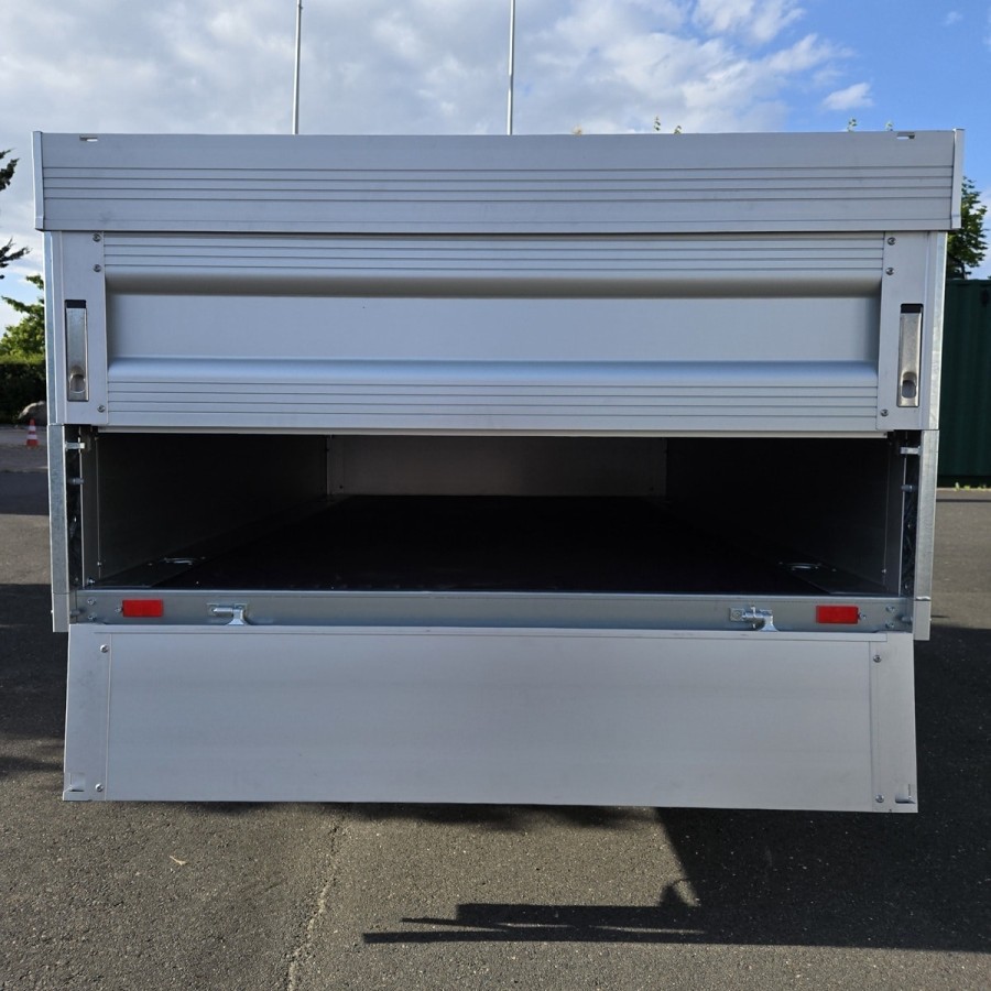 CRAFTMAX-ALU-Pritsche-mit-montiertem-Bordwandaufsatz-und-Alu-Deckel-ALU-Felgen-100kmh-3