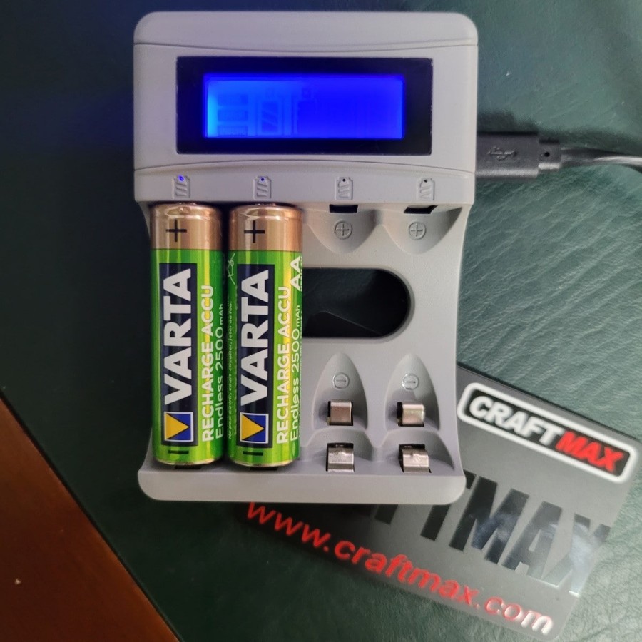 CRAFTMAX-USB-Batterie-Akku-Ladegeraet-NI-MH-NI-CD-AA-AAA-2000mAh-5V-LCD-blauer-Bildschirm-3