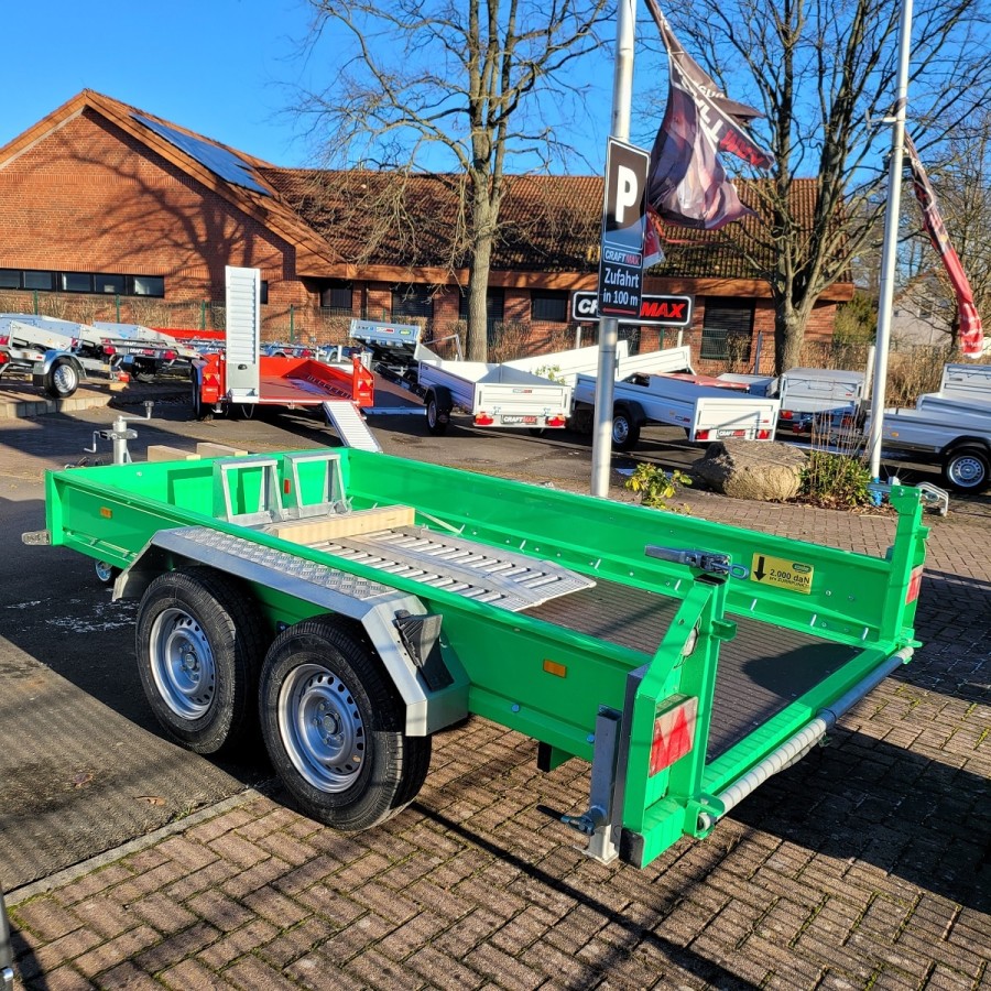 CRAFTMAX-MEGA-Baumaschinentransporter-3000Kg-mit-Schaufelauflage-schwenkbaren-Auffahrrampen-Heckstuetzen-gruen-1