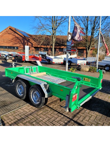 CRAFTMAX-MEGA-Baumaschinentransporter-3000Kg-mit-Schaufelauflage-schwenkbaren-Auffahrrampen-Heckstuetzen-gruen-1
