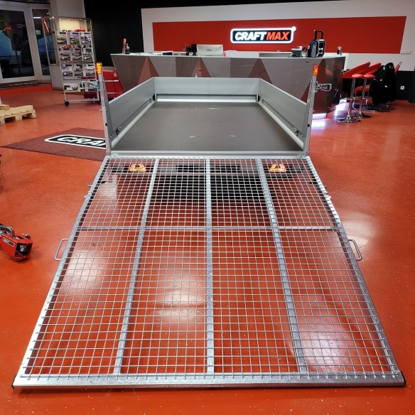 CRAFTMAX-KLAPPFIX-Kastenanhaenger-1300-Kg-ALU-Bordwaende-Stahlgitterheckklappe-Auffahrrampe-3000x1550x350mm-8