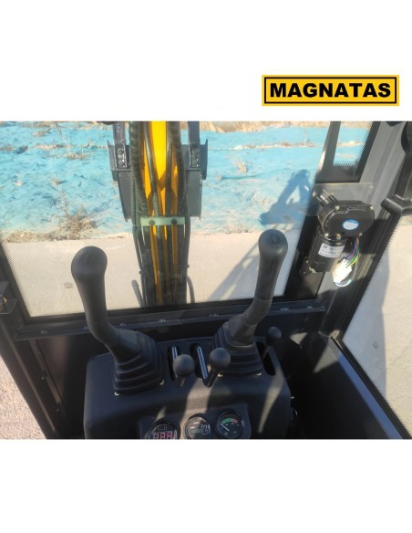 MAGNATAS-Diesel-Mini-Bagger-Cabine