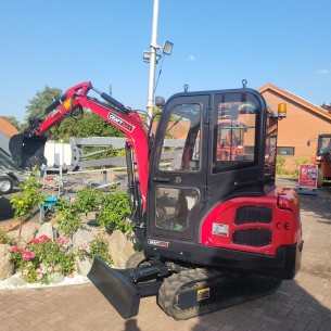 CRAFTMAX-Kettenbagger-1.8t-18.4KW25PS-Diesel-Glas-Fahrerkabine-Joystick-schwenkbarer-Baggerarm-1