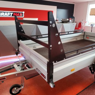 CRAFTMAX-MAXI-Kastenanhaenger-1300-Kg-ALU-Bordwaende-H-Gestell-Reling-100kmh-1 2