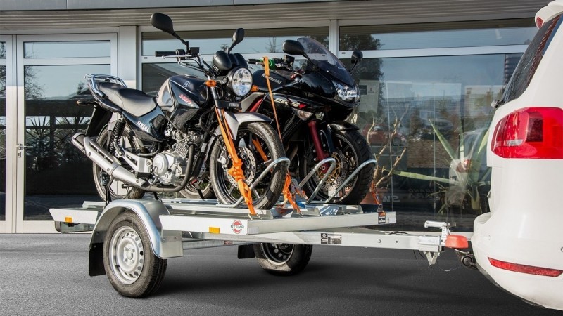 STEMA-Motorradtransporter-CLASSIC-750-kg-fuer-3-Motorraeder-ungebremst-1940x1080-mm