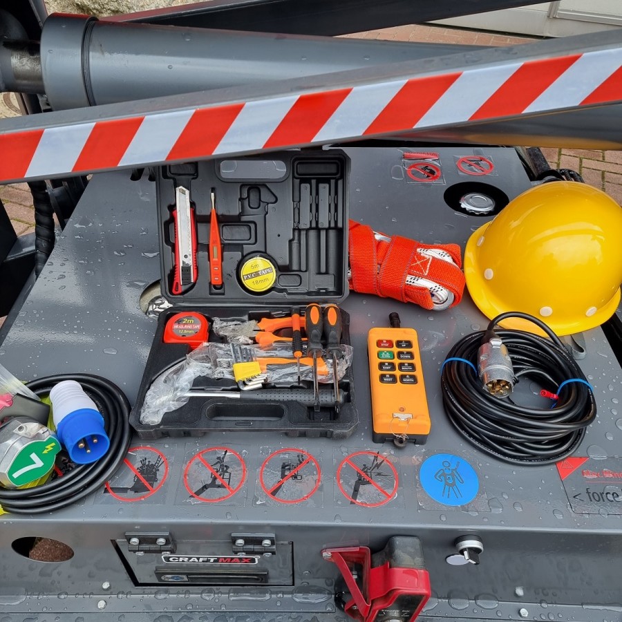 CRAFTMAX-CTHTCZBH-14-Anhaengerarbeitsbuehne-hydr.-Teleskoparm-19