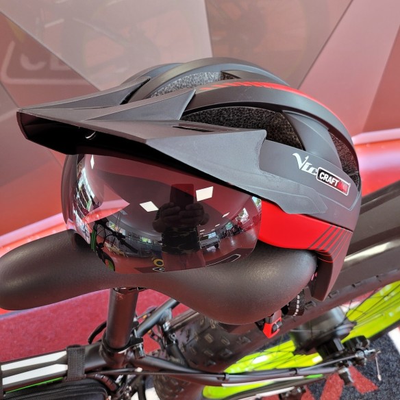 CRAFTMAX-vic-red-MTB-Fahrradhelm-atmungsaktiv-21-Belueftungskanaele-abnehmbarer-magnetischer-Visier-Schutzbrille-LED-Ruecklicht-